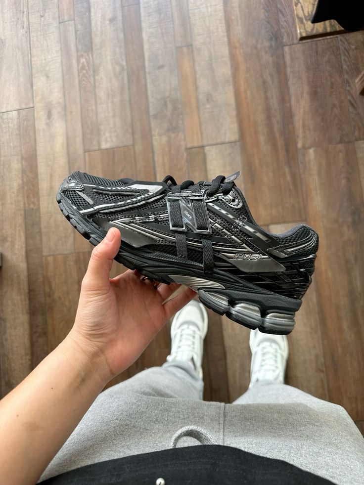 New Balance 1906A Schwarz