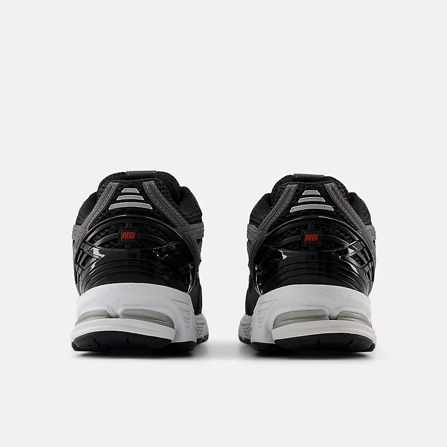 New Balance 1906R Schwarz Team Rot Castlerock