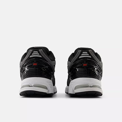 New Balance 1906R Schwarz Team Rot Castlerock