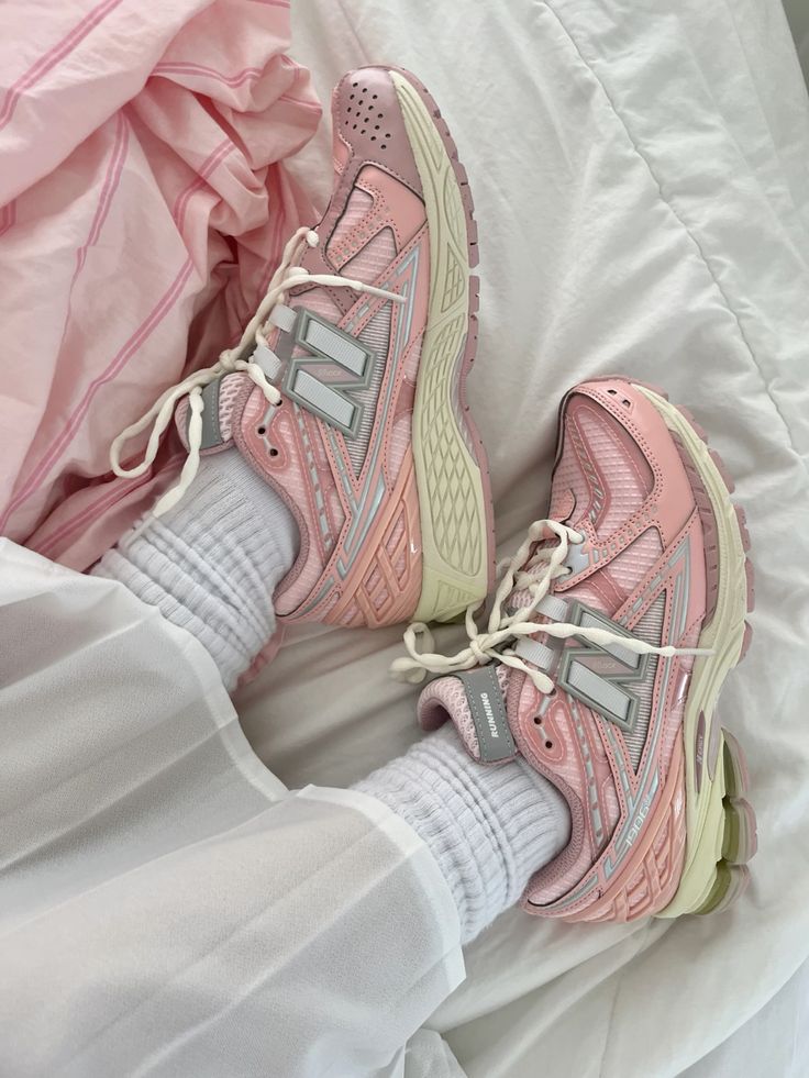 New Balance 1906R Lunar Neujahr Pink