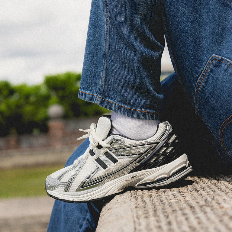 New Balance 1906R Silber Schwarz