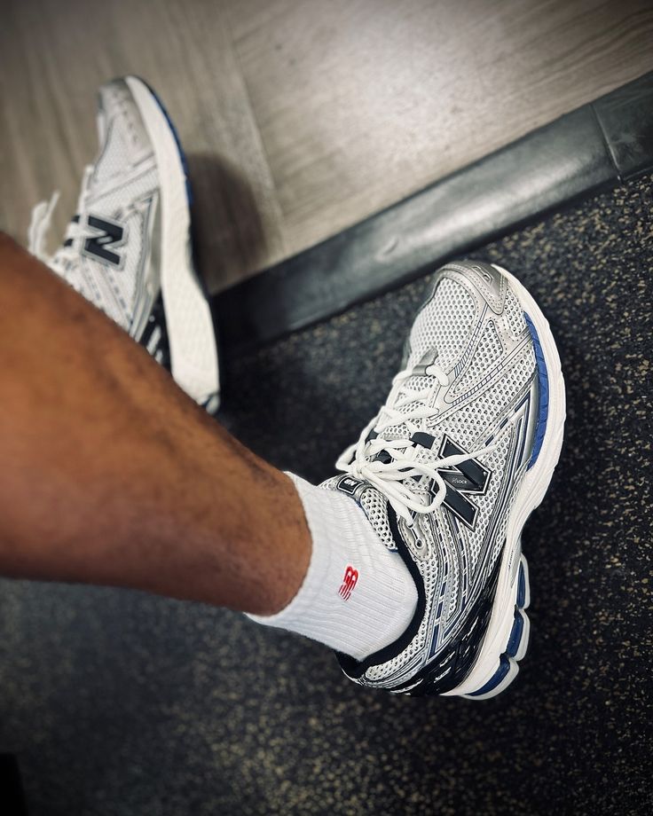 New Balance 1906R Silber Metallic