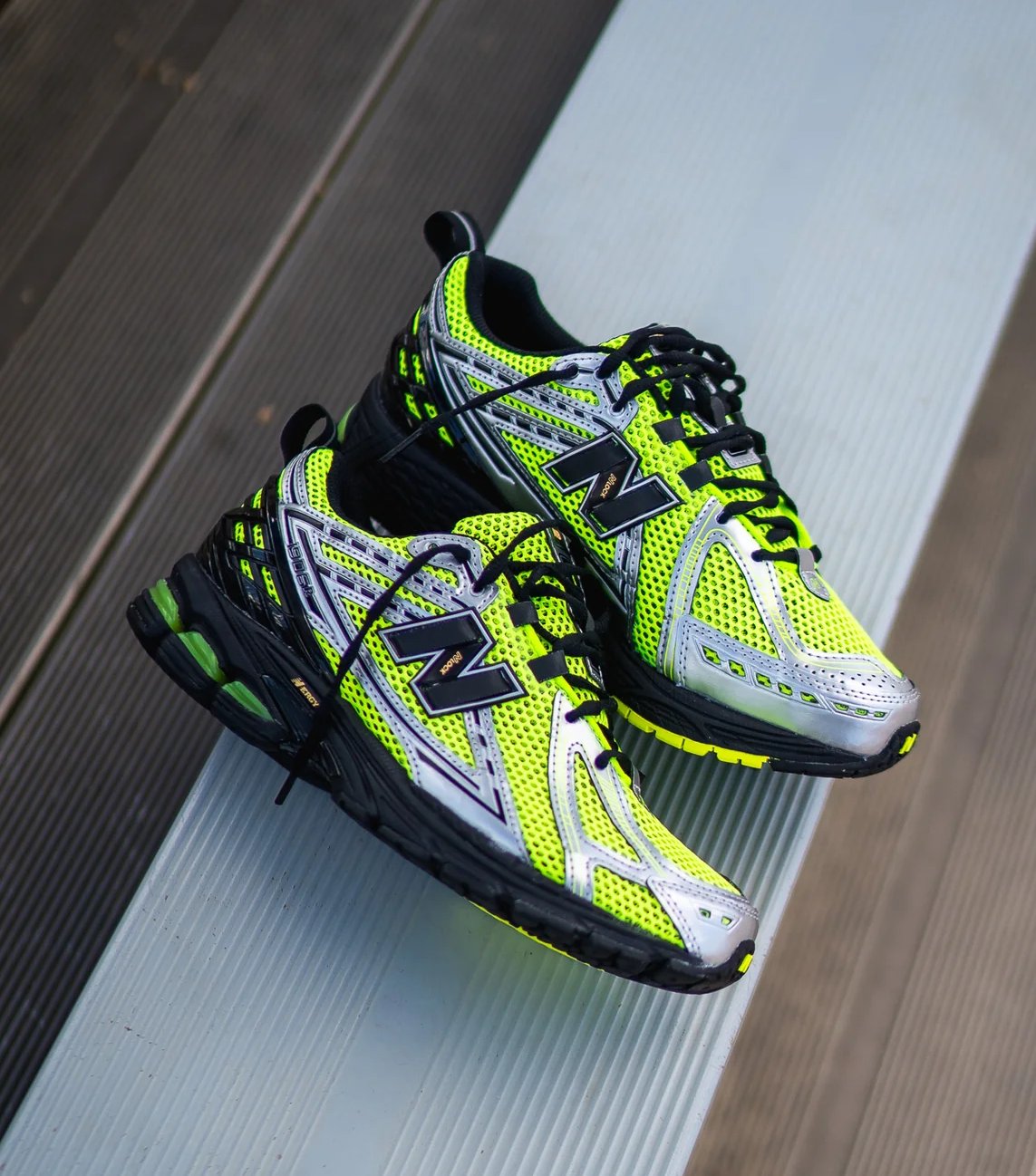 New Balance 1906R Volt Schwarz