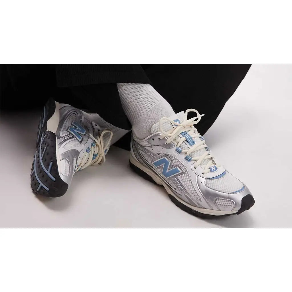 New Balance 204L Silber Metallic Sky