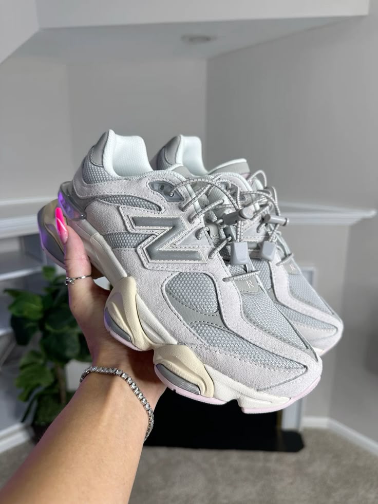 New Balance 9060 Grau Lila