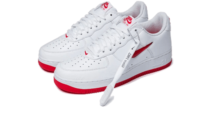Nike Air Force 1 Low '07 Retro Farbe des Monats Jewel Swoosh University Red