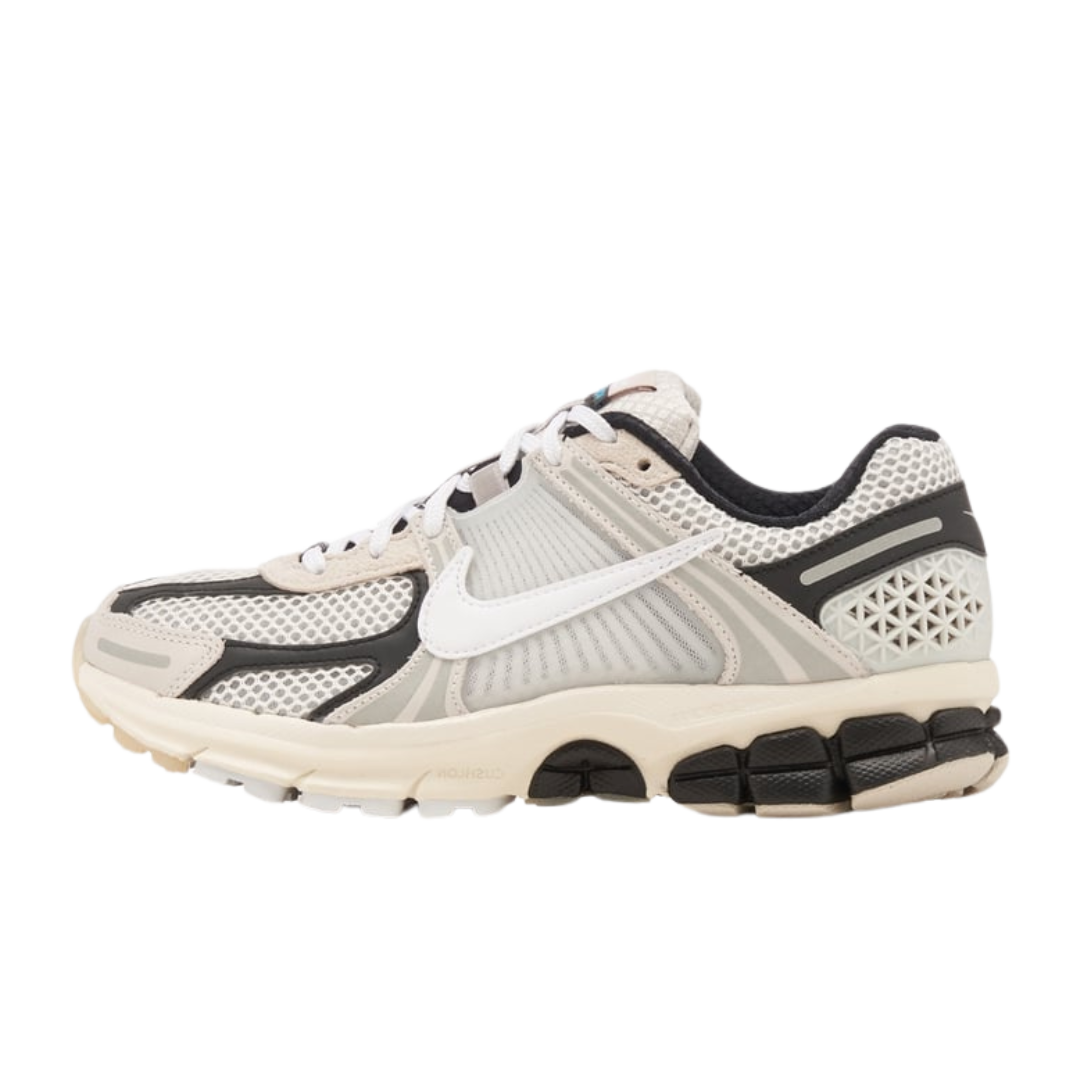 Nike Zoom Vomero 5 Supersonic Hellknochenschwarz