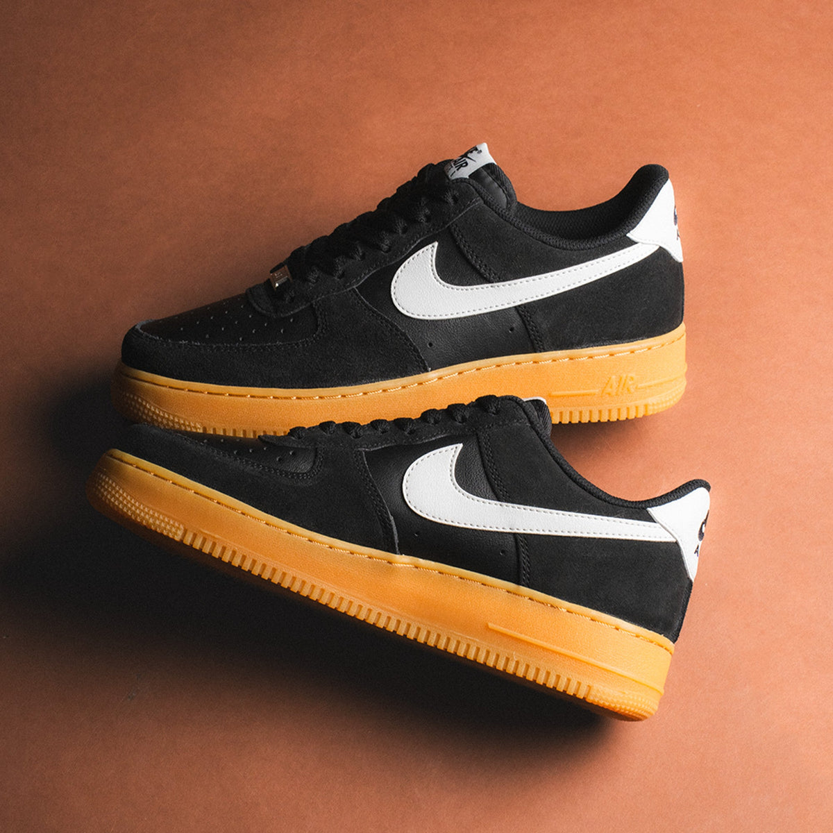 Nike Air Force 1 Low '07 LV8 Schwarz Summit Weiß Gummi