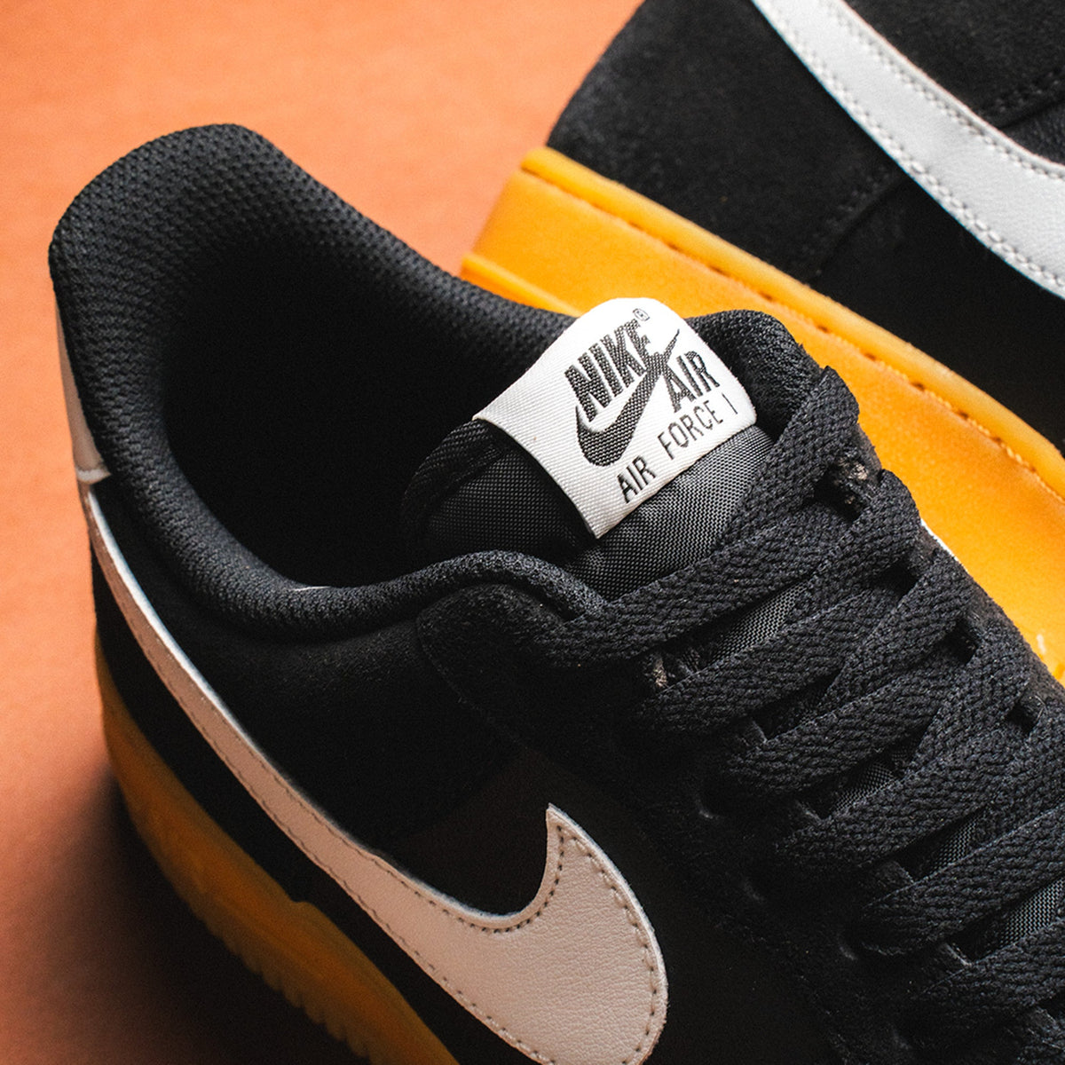 Nike Air Force 1 Low '07 LV8 Schwarz Summit Weiß Gummi