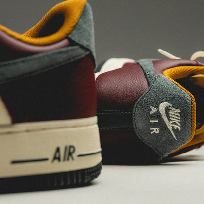 Nike Air Force 1 Low '07 LV8 Dunkel Team Rot Vintage Grün