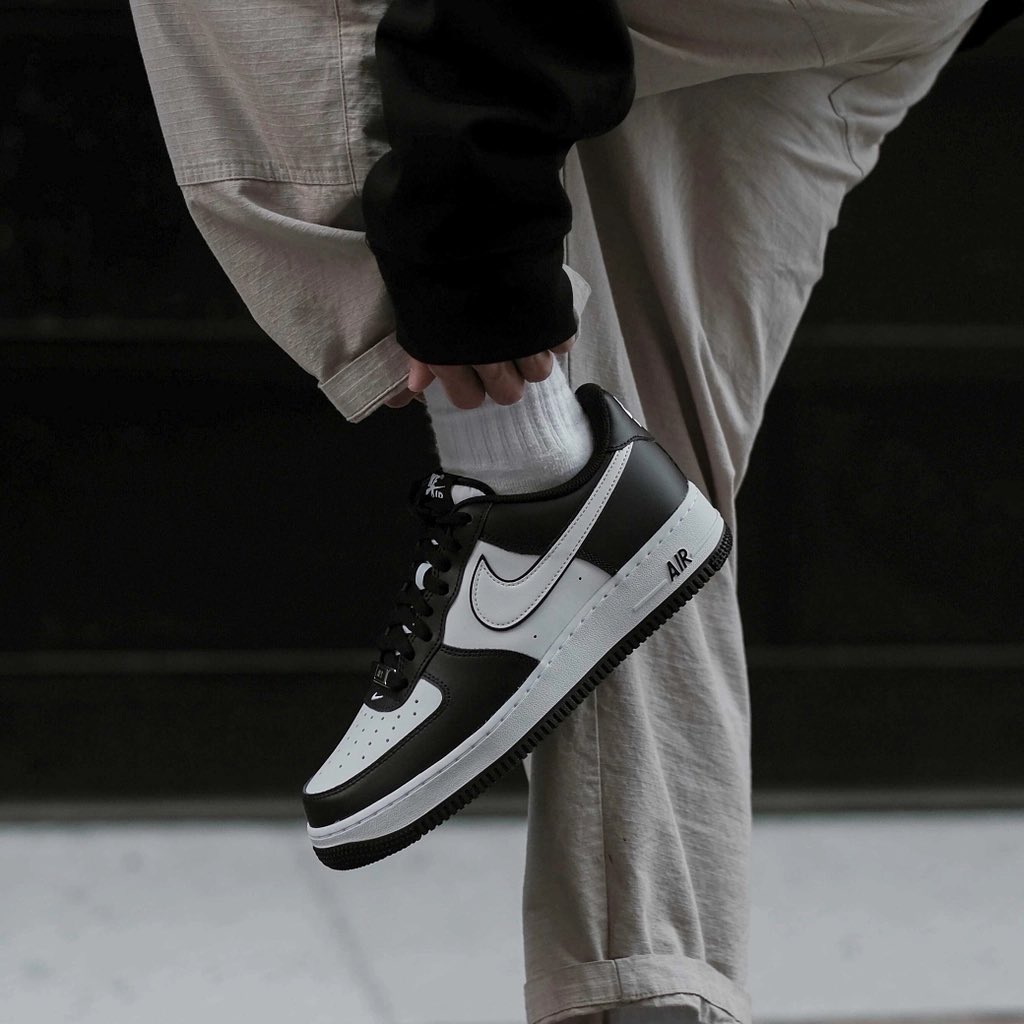 Nike Air Force 1 Low '07 Weißer Swoosh-Panda
