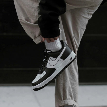 Nike Air Force 1 Low '07 Weißer Swoosh-Panda