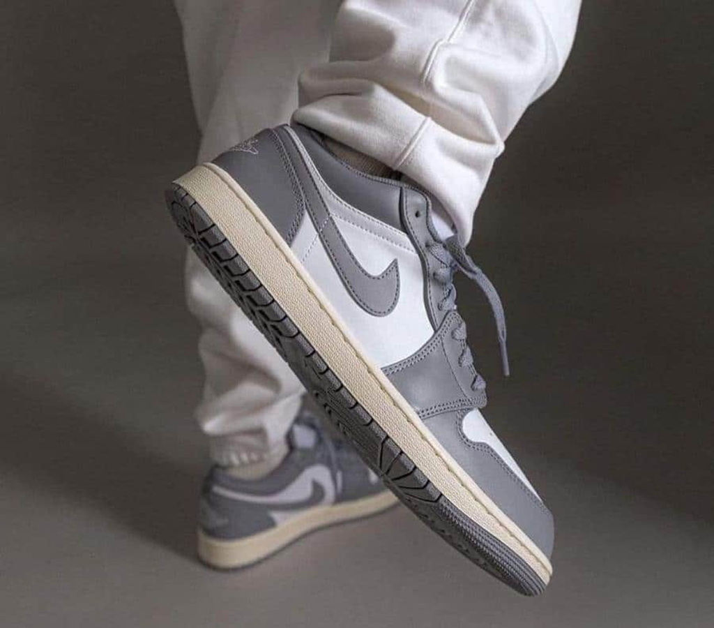 Nike Air Jordan 1 Low Vintage Stealth Grau