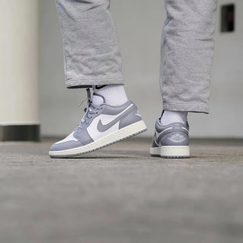 Nike Air Jordan 1 Low Vintage Stealth Grau
