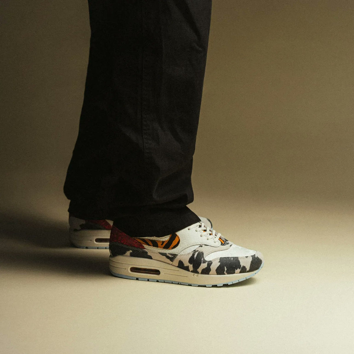 Nike Air Max 1 '87 Tiger Swoosh Kuhdruck