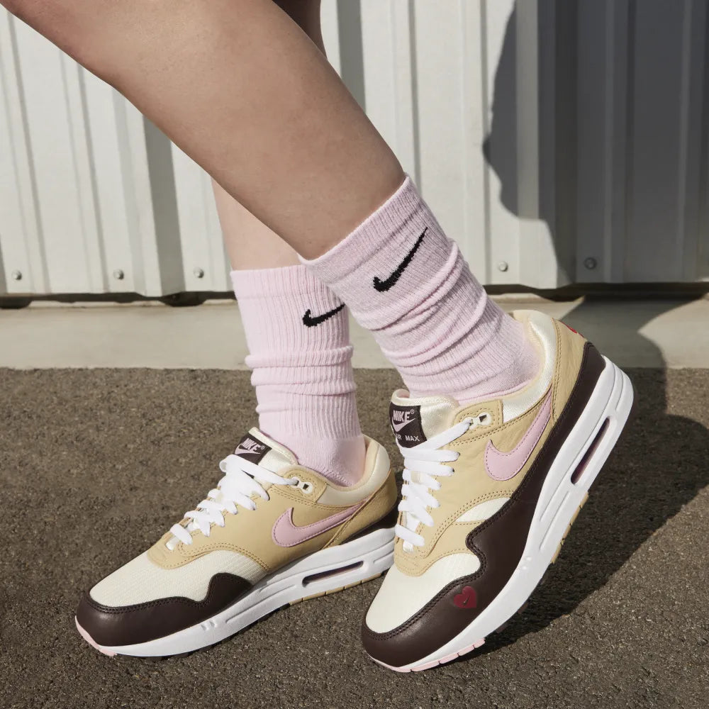 Nike Air Max 1 Valentine's Day 2024 (SALE)