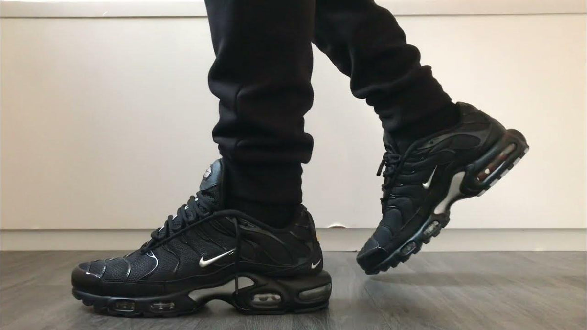 Nike Air Max Plus Schwarz Volt Silber