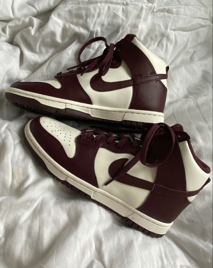Nike Dunk High Burgund