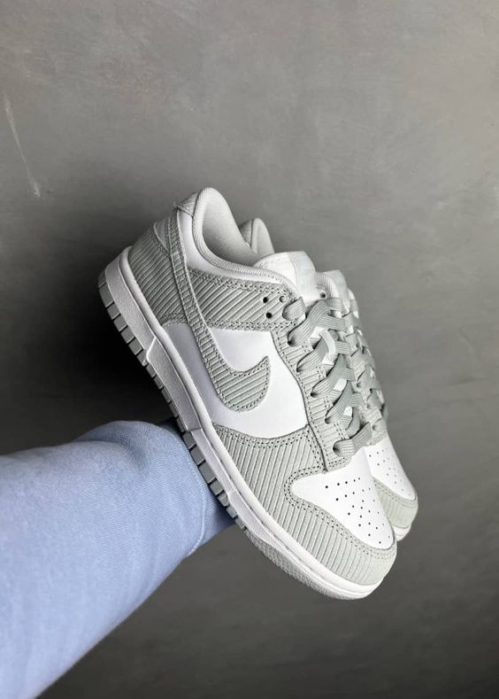 Nike Dunk Low Grau Cord