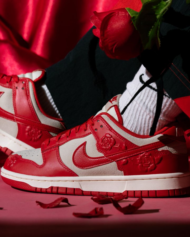 Nike Dunk Low Rote Rosen