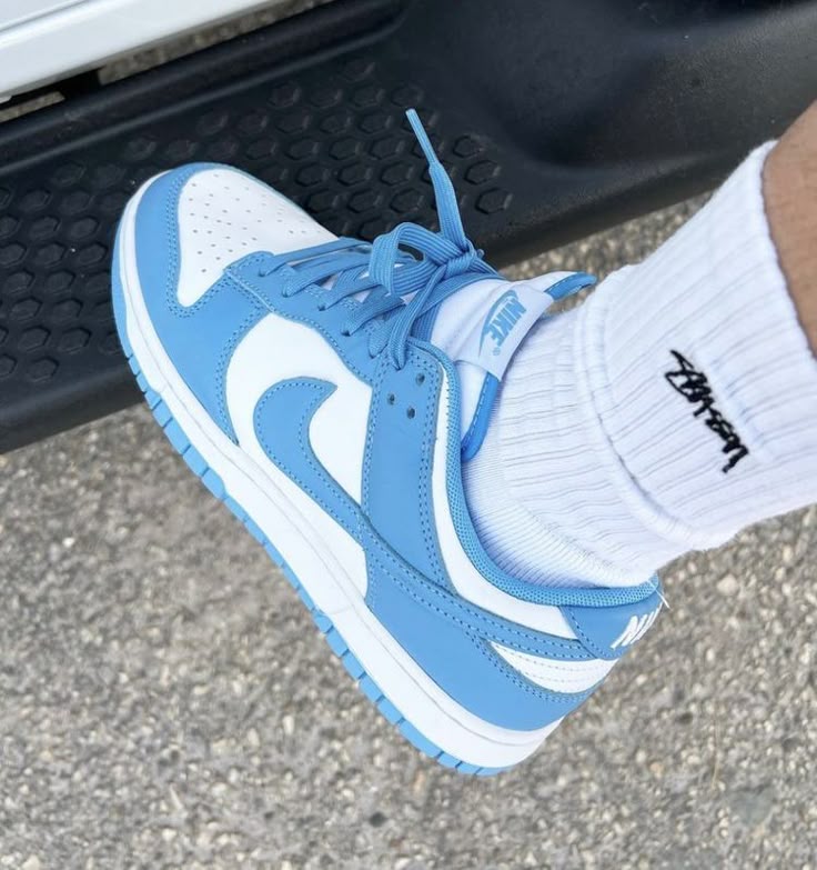 Nike Dunk Low Universitätsblau UNC