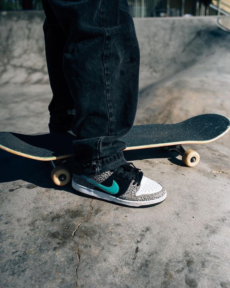 Nike SB Dunk Low Atmos Elephant