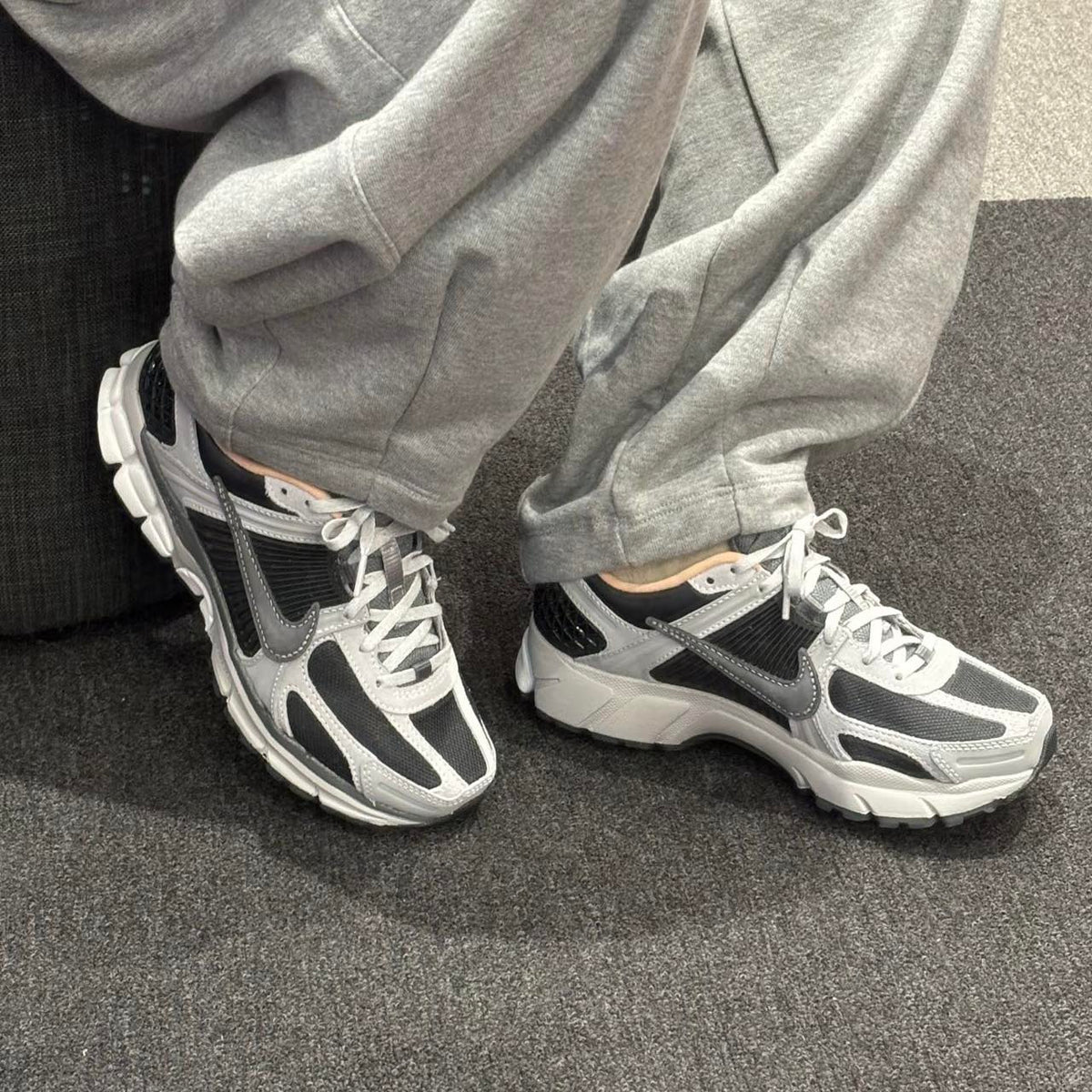 Nike Zoom Vomero 5 Dunkelrauchgrau Vachetta