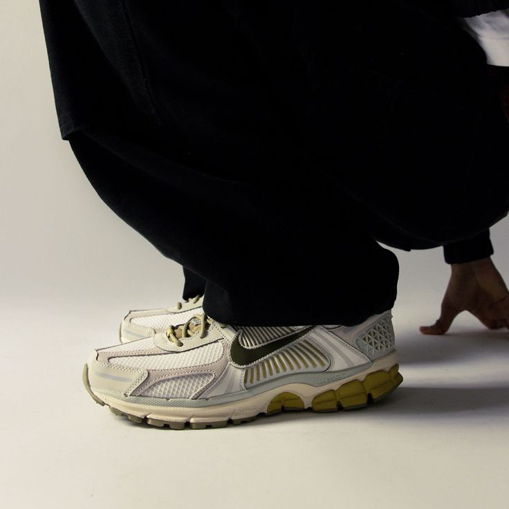 Nike Zoom Vomero 5 Light Bone Mitteloliv