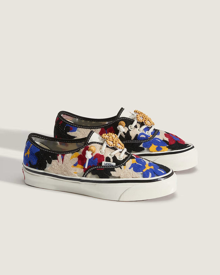 Vans Premium Authentic Needlework White Red Blue detail 2