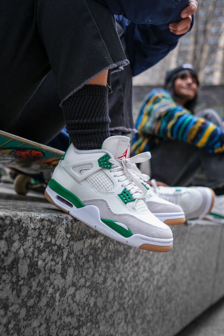 Nike SB x Air Jordan 4 Retro Kieferngrün
