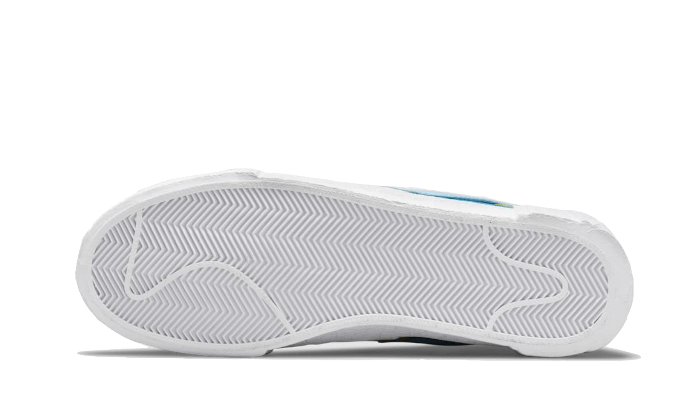 Nike Blazer Low Sacai Kaws Blau