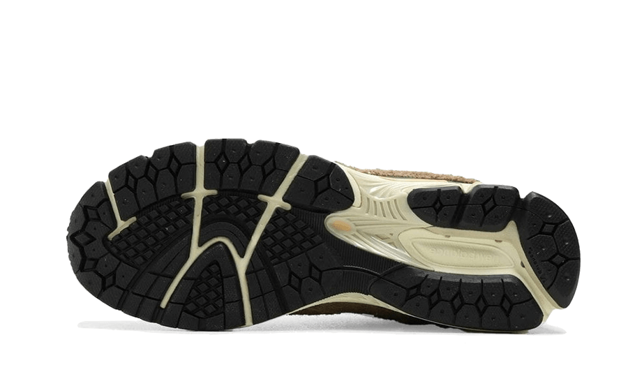 New Balance 2002R Pilz Hazy Peach