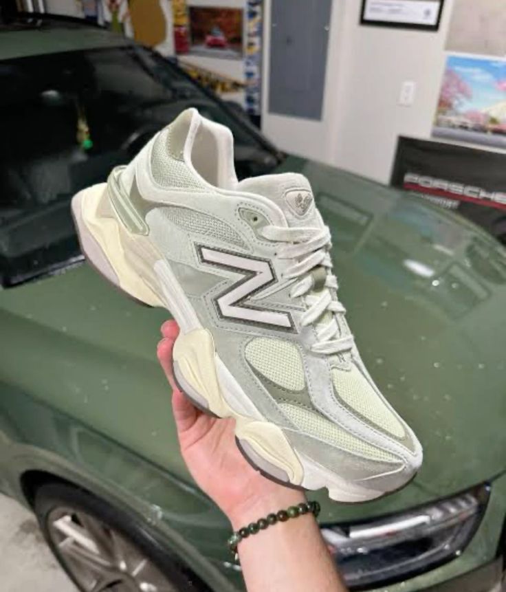 New Balance 9060 Olivine (ANGEBOT)