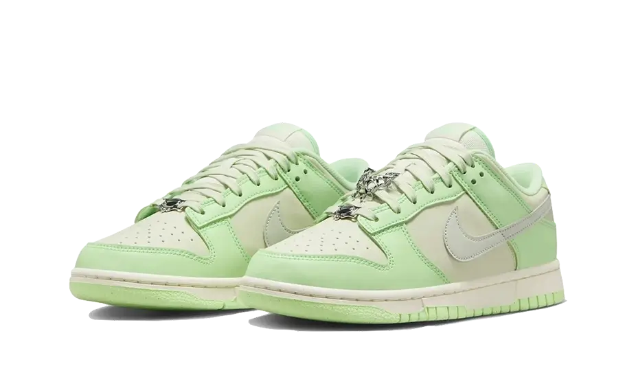 Dunk Low SE Next Nature Seeglas