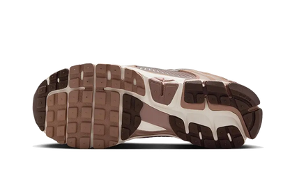 Zoom Vomero 5 Dusted Clay